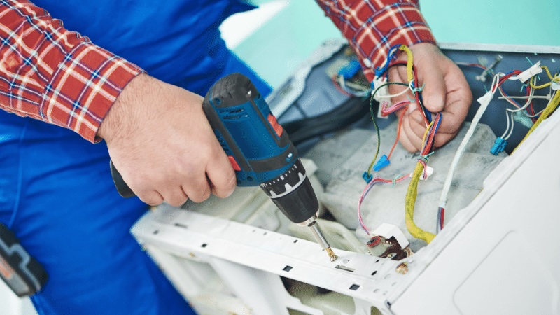 Esenyurt Eminçelik Eminçelik çamaşır makinesi kart tamiri – Su almama arızası orijinal parça ile giderildi. - Teknik servis örneği